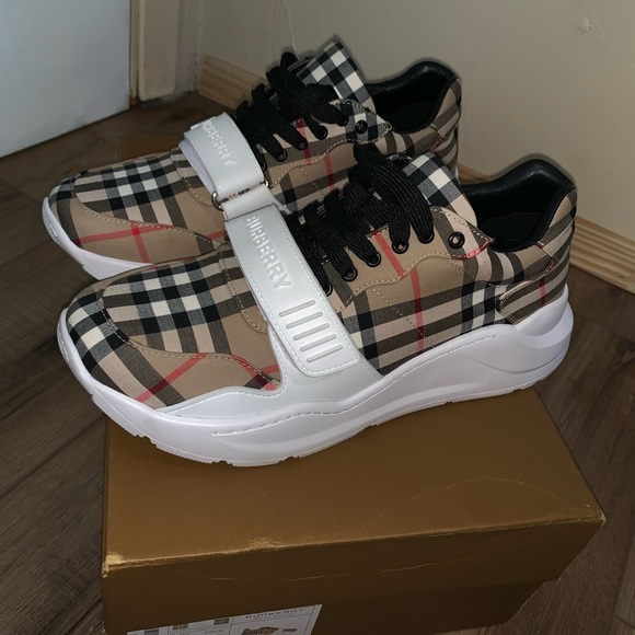 Burberry Sneakers - Picture 2 of 6